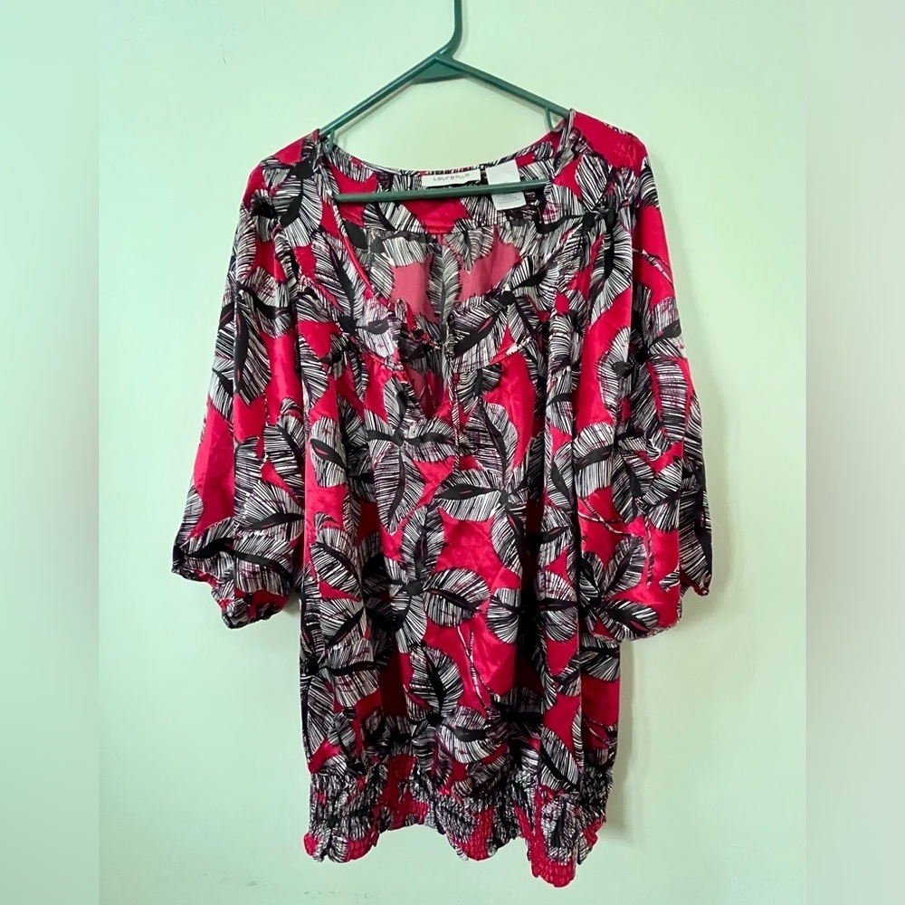 Stunning vntage Laura plus 24W Satin shirt. Unbelievably beautiful piece